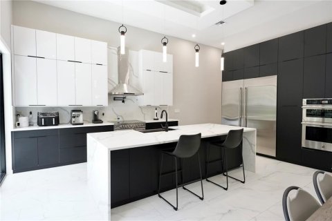 Casa en alquiler en Tampa, Florida, 4 dormitorios, 418.62 m2 № 1691032 - foto 9