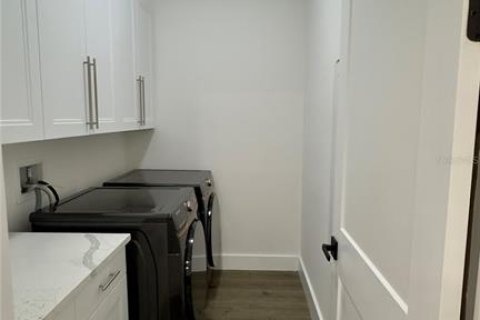 Casa en alquiler en Tampa, Florida, 4 dormitorios, 418.62 m2 № 1691032 - foto 19