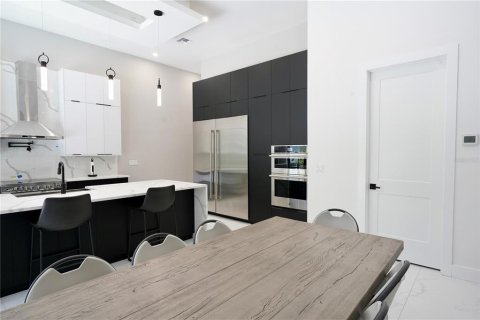 Casa en alquiler en Tampa, Florida, 4 dormitorios, 418.62 m2 № 1691032 - foto 7