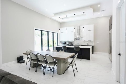 Casa en alquiler en Tampa, Florida, 4 dormitorios, 418.62 m2 № 1691032 - foto 12