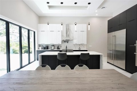 Casa en alquiler en Tampa, Florida, 4 dormitorios, 418.62 m2 № 1691032 - foto 6