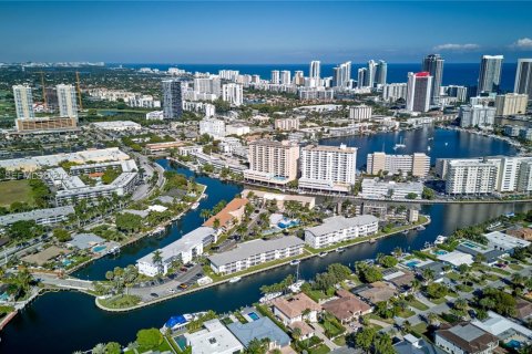 Copropriété à louer à Hallandale Beach, Floride: 1 chambre, 65.03 m2 № 2439374 - photo 25