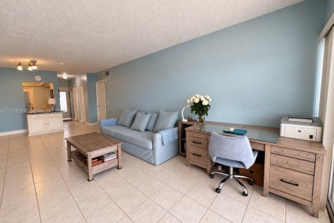 Copropriété à louer à Hallandale Beach, Floride: 1 chambre, 65.03 m2 № 2439374 - photo 8