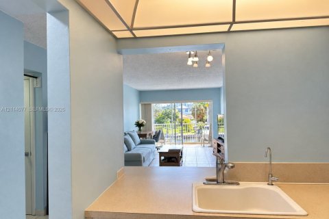 Copropriété à louer à Hallandale Beach, Floride: 1 chambre, 65.03 m2 № 2439374 - photo 10