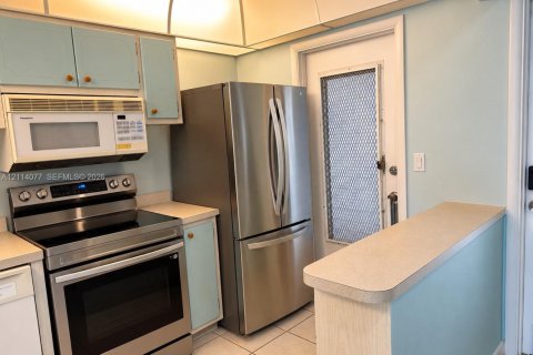 Copropriété à louer à Hallandale Beach, Floride: 1 chambre, 65.03 m2 № 2439374 - photo 12