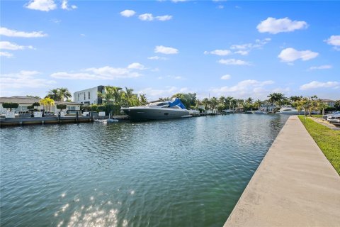 Copropriété à louer à Hallandale Beach, Floride: 1 chambre, 65.03 m2 № 2439374 - photo 18