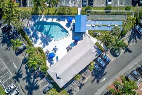 Copropriété à louer à Hallandale Beach, Floride: 1 chambre, 65.03 m2 № 2439374 - photo 20