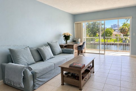 Copropriété à louer à Hallandale Beach, Floride: 1 chambre, 65.03 m2 № 2439374 - photo 3