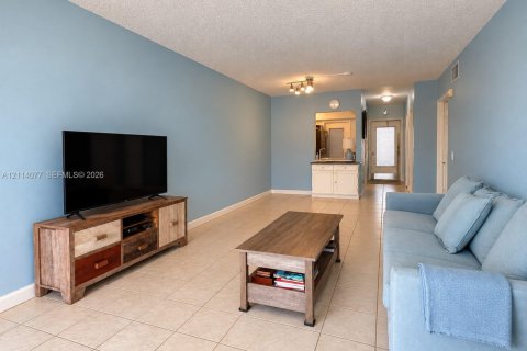 Copropriété à louer à Hallandale Beach, Floride: 1 chambre, 65.03 m2 № 2439374 - photo 7