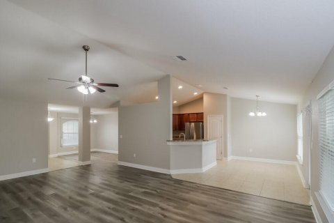 House in Fruitland Park, Florida 3 bedrooms, 183.95 sq.m. № 1914523 - photo 7