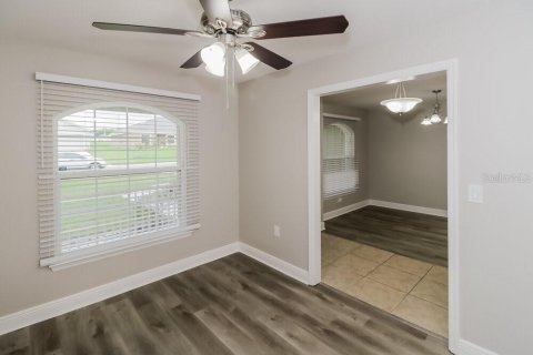 House in Fruitland Park, Florida 3 bedrooms, 183.95 sq.m. № 1914523 - photo 4