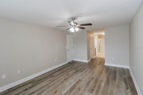 House in Fruitland Park, Florida 3 bedrooms, 183.95 sq.m. № 1914523 - photo 10