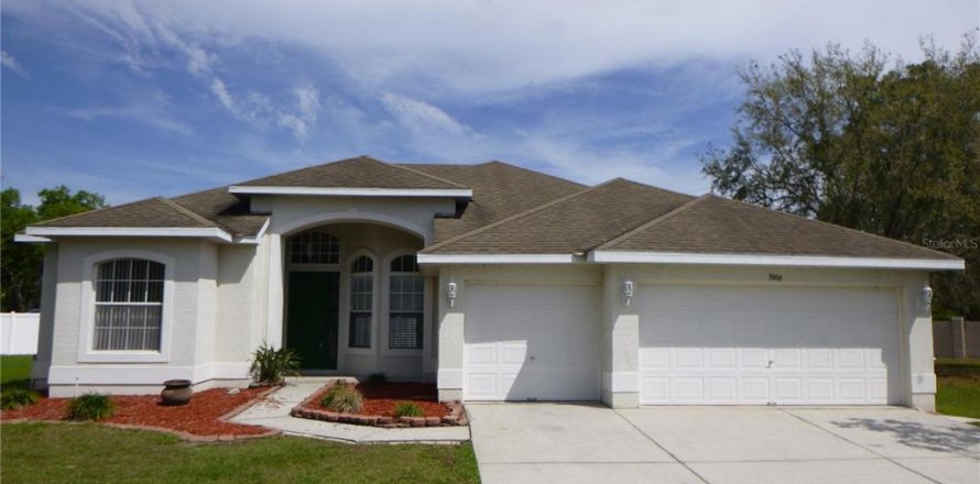 Villa ou maison à Wesley Chapel, Floride 4 chambres, 186.73 m2 № 2400421