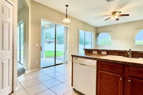 Villa ou maison à louer à Wesley Chapel, Floride: 4 chambres, 186.73 m2 № 2400421 - photo 6