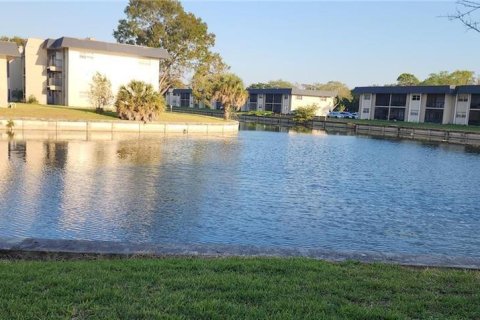 Condominio en alquiler en Tamarac, Florida, 2 dormitorios, 88.16 m2 № 1155652 - foto 1