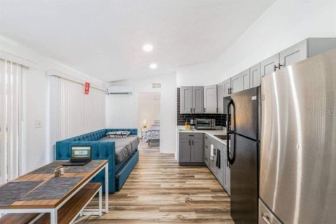 Casa en venta en Orlando, Florida, 4 dormitorios, 201.97 m2 № 2095473 - foto 14