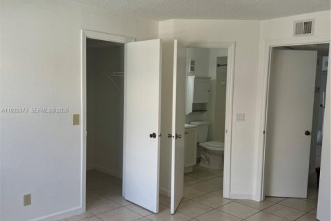 Copropriété à vendre à Sunrise, Floride: 2 chambres, 98.94 m2 № 1988448 - photo 14