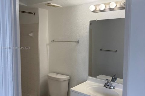 Copropriété à vendre à Sunrise, Floride: 2 chambres, 98.94 m2 № 1988448 - photo 12