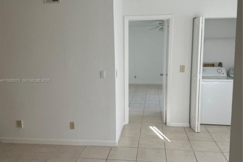 Copropriété à vendre à Sunrise, Floride: 2 chambres, 98.94 m2 № 1988448 - photo 9