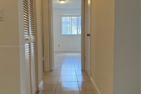 Copropriété à vendre à Sunrise, Floride: 2 chambres, 98.94 m2 № 1988448 - photo 13