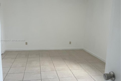 Copropriété à vendre à Sunrise, Floride: 2 chambres, 98.94 m2 № 1988448 - photo 10