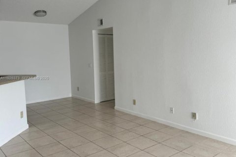 Copropriété à vendre à Sunrise, Floride: 2 chambres, 98.94 m2 № 1988448 - photo 6