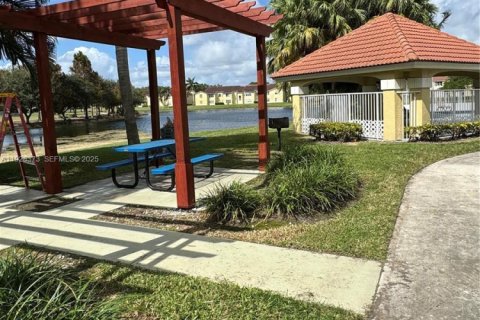 Copropriété à vendre à Sunrise, Floride: 2 chambres, 98.94 m2 № 1988448 - photo 18