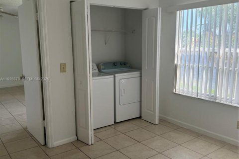 Copropriété à vendre à Sunrise, Floride: 2 chambres, 98.94 m2 № 1988448 - photo 8