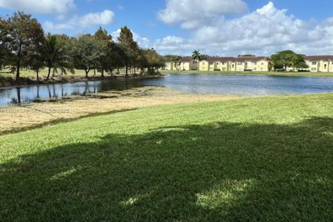 Copropriété à vendre à Sunrise, Floride: 2 chambres, 98.94 m2 № 1988448 - photo 20