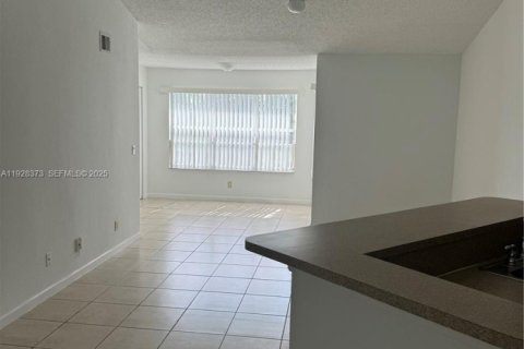 Copropriété à vendre à Sunrise, Floride: 2 chambres, 98.94 m2 № 1988448 - photo 4