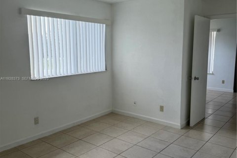 Copropriété à vendre à Sunrise, Floride: 2 chambres, 98.94 m2 № 1988448 - photo 11