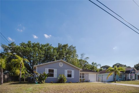 House in Port St. Lucie, Florida 3 bedrooms, 104.79 sq.m. № 1632946 - photo 2