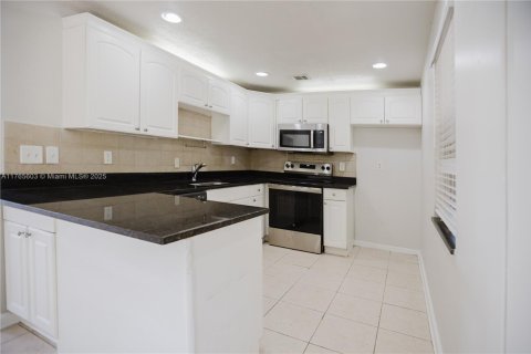 House in Port St. Lucie, Florida 3 bedrooms, 104.79 sq.m. № 1632946 - photo 5