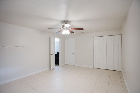 House in Port St. Lucie, Florida 3 bedrooms, 104.79 sq.m. № 1632946 - photo 11