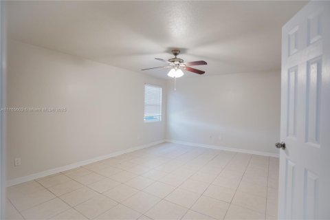 House in Port St. Lucie, Florida 3 bedrooms, 104.79 sq.m. № 1632946 - photo 13