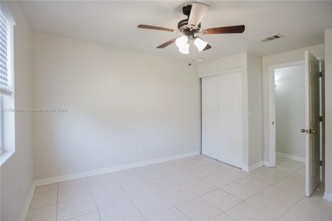 House in Port St. Lucie, Florida 3 bedrooms, 104.79 sq.m. № 1632946 - photo 9
