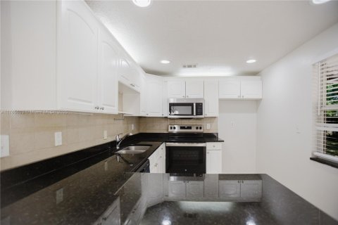 House in Port St. Lucie, Florida 3 bedrooms, 104.79 sq.m. № 1632946 - photo 6