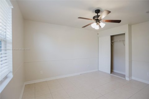 House in Port St. Lucie, Florida 3 bedrooms, 104.79 sq.m. № 1632946 - photo 10