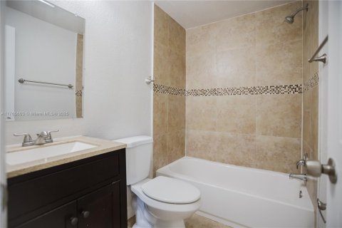 House in Port St. Lucie, Florida 3 bedrooms, 104.79 sq.m. № 1632946 - photo 8