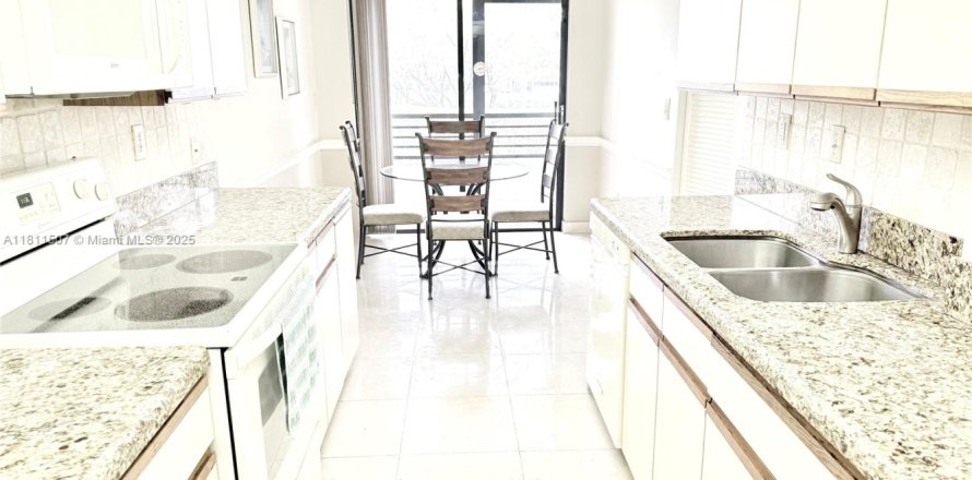 Condominio en Hollywood, Florida, 2 dormitorios № 1766961