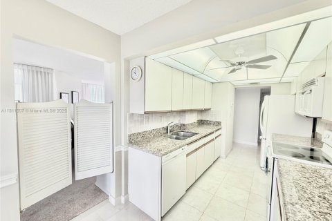 Condominio en venta en Hollywood, Florida, 2 dormitorios, 122.63 m2 № 1766961 - foto 2