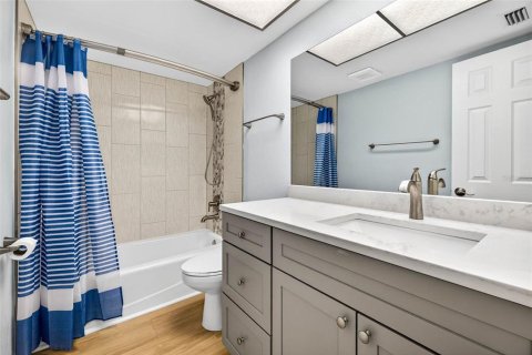 Condo in New Port Richey, Florida, 2 bedrooms  № 2217840 - photo 28