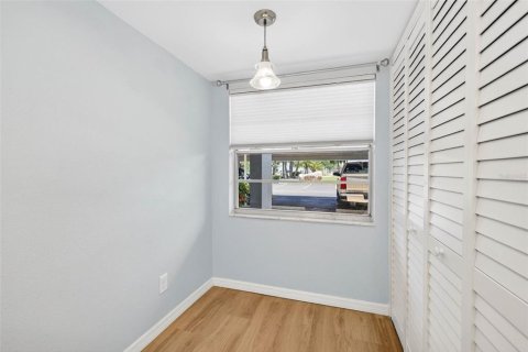 Condo in New Port Richey, Florida, 2 bedrooms  № 2217840 - photo 13