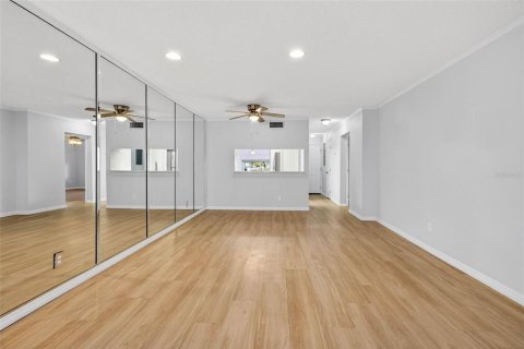 Condo in New Port Richey, Florida, 2 bedrooms  № 2217840 - photo 21
