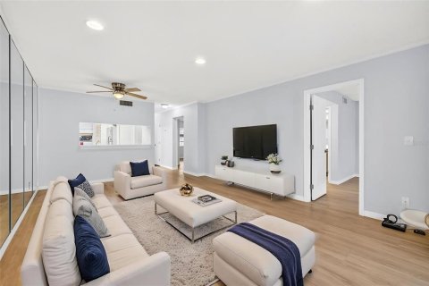 Condo in New Port Richey, Florida, 2 bedrooms  № 2217840 - photo 19