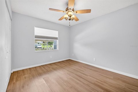 Condo in New Port Richey, Florida, 2 bedrooms  № 2217840 - photo 25