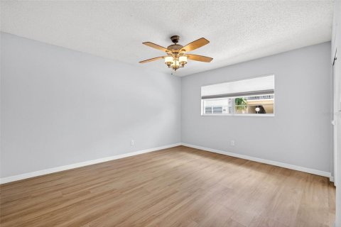 Condo in New Port Richey, Florida, 2 bedrooms  № 2217840 - photo 29