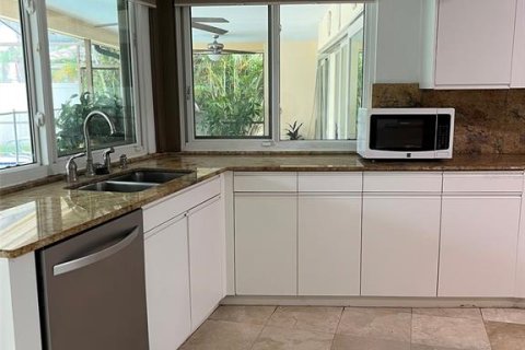 House in Tampa, Florida 4 bedrooms, 260.22 sq.m. № 1878180 - photo 15