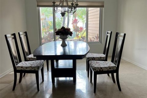 House in Tampa, Florida 4 bedrooms, 260.22 sq.m. № 1878180 - photo 13