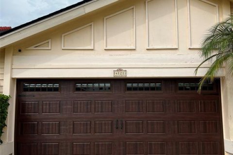 House in Tampa, Florida 4 bedrooms, 260.22 sq.m. № 1878180 - photo 4